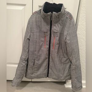 Descente ski jacket black and white with hood size women’s Medium